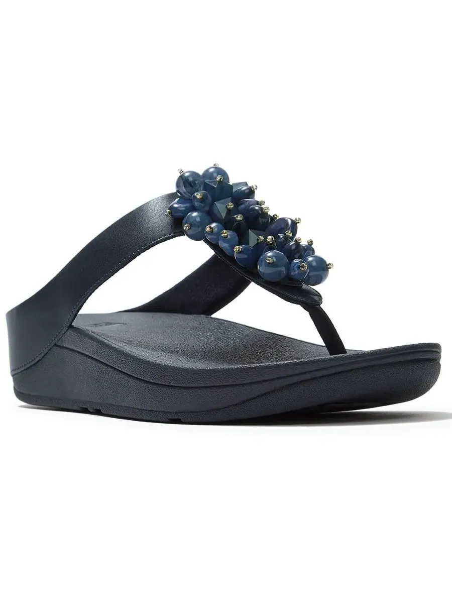 Женские сандалии Fino с бисерной отделкой и перемычкой между пальцами FitFlop — изображение 1 из 7, темно-синий