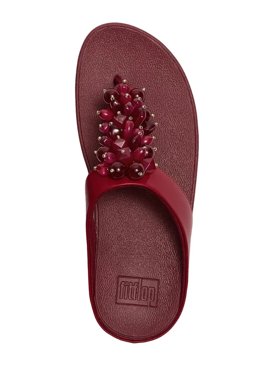 Женские сандалии Fino с бисерной отделкой и перемычкой между пальцами FitFlop — изображение 3 из 6, жженый ягодный