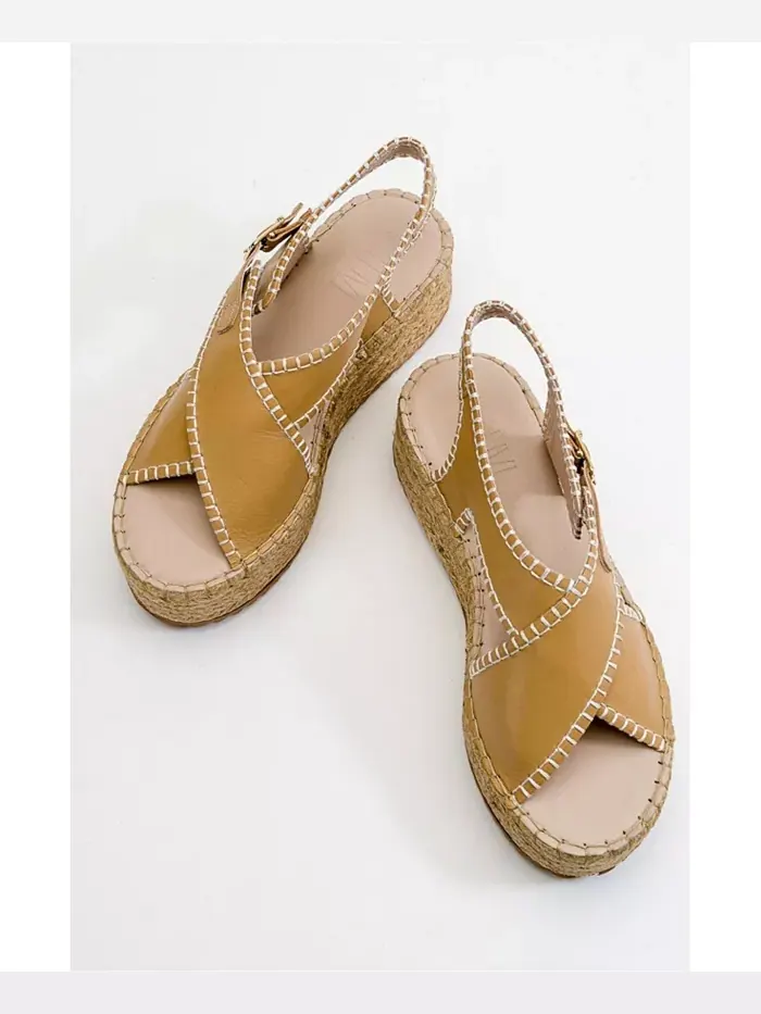 Босоножки Bellezza на платформе из кожи Forever & Always Shoes — изображение 2 из 6, темный бежевый