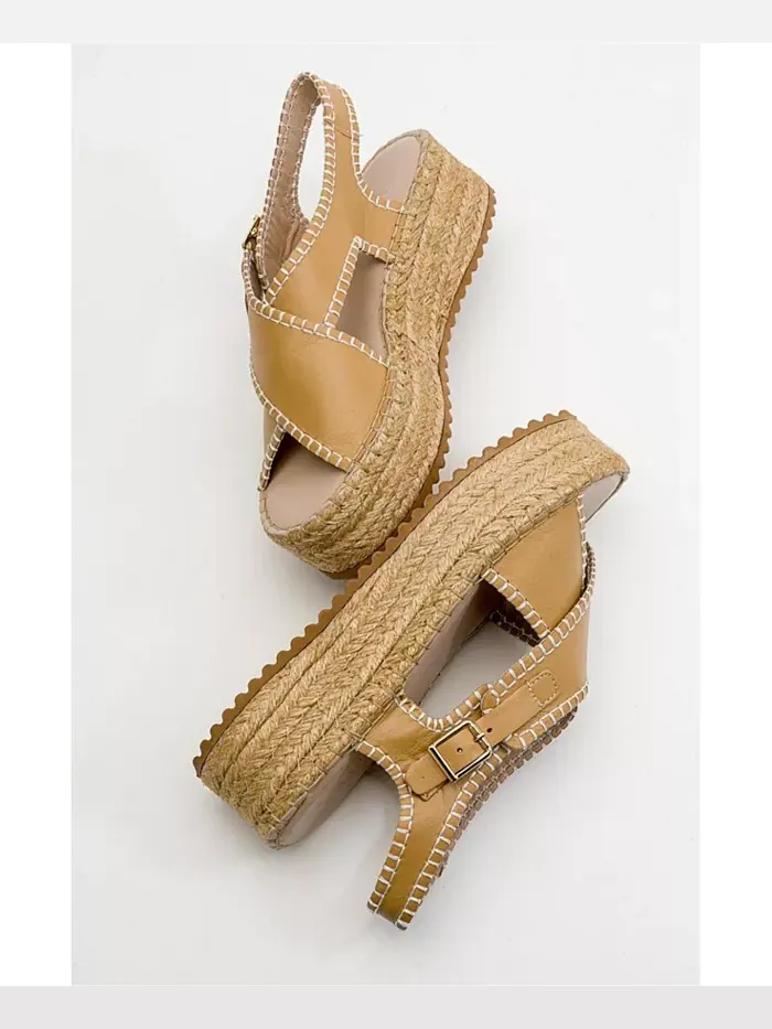 Босоножки Bellezza на платформе из кожи Forever & Always Shoes — изображение 5 из 6, темный бежевый