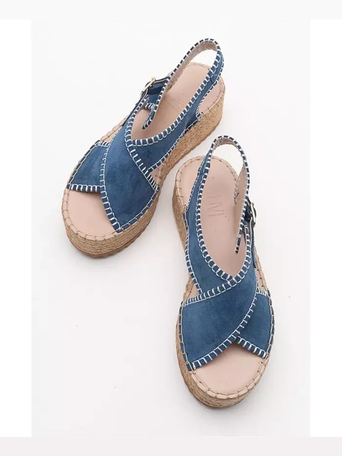 Босоножки Bellezza на платформе из кожи Forever & Always Shoes — изображение 2 из 6, темно-синий