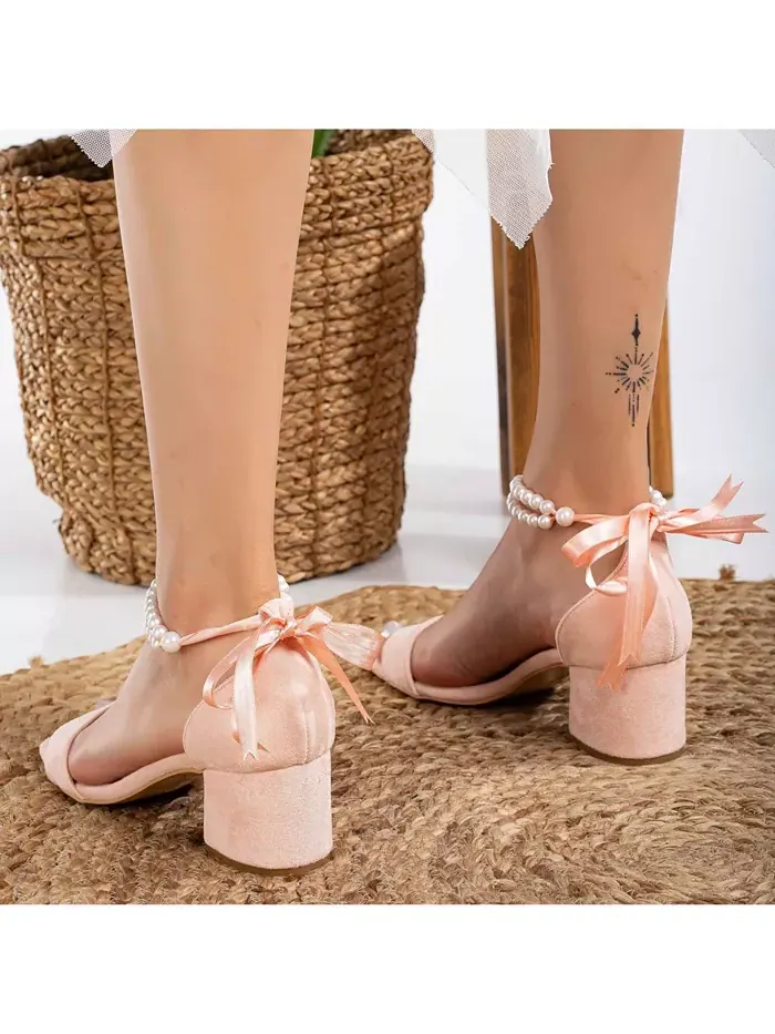 Сандалии Illy Low Block Heel с жемчугом Forever & Always Shoes — изображение 8 из 9