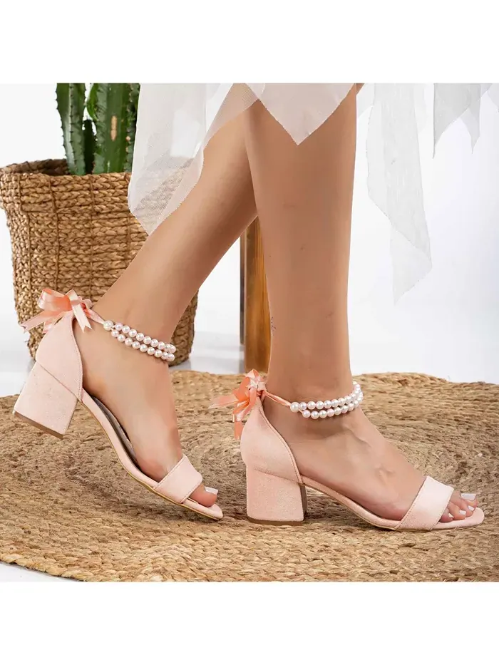 Сандалии Illy Low Block Heel с жемчугом Forever & Always Shoes — изображение 9 из 9