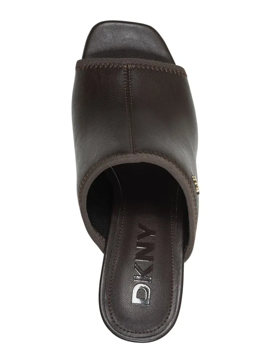 Босоножки-мюли DKNY Bryant Slip-On Dress Sandals — изображение 4 из 5, коричневый