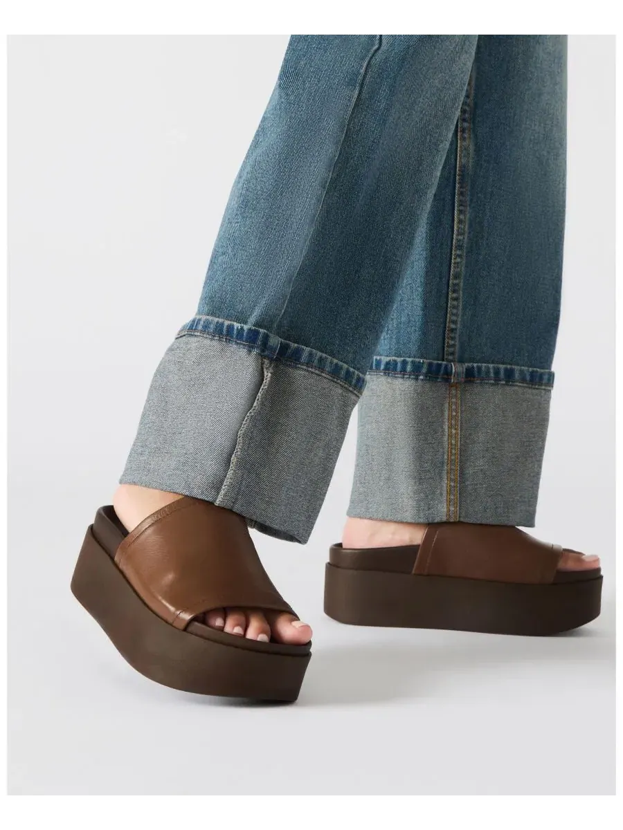 Босоножки на платформе с круглым носком Arwen Platform Slip-On Slide Steve Madden — изображение 2 из 7, коричневый