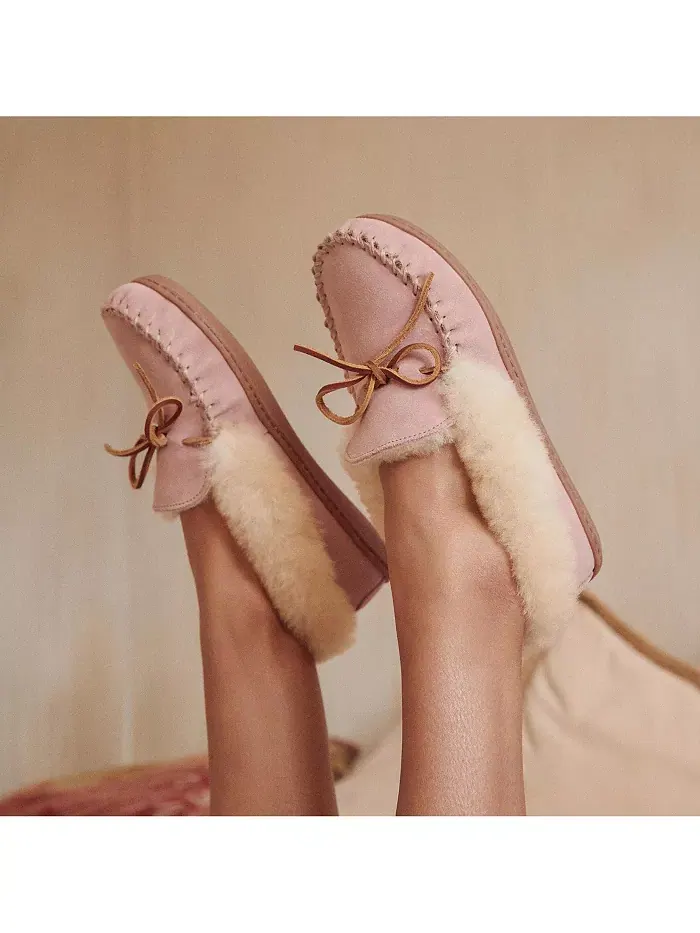 Женские альпийские тапочки из овчины Minnetonka — изображение 5 из 6, розовый