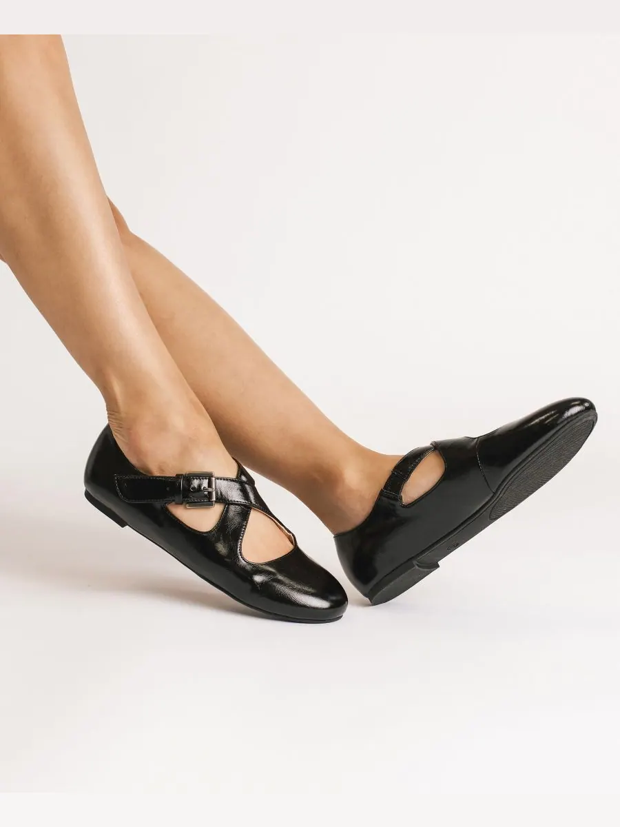 Женские балетки Ivanna Crisscross Mary Jane Journee Collection — изображение 6 из 6, черный