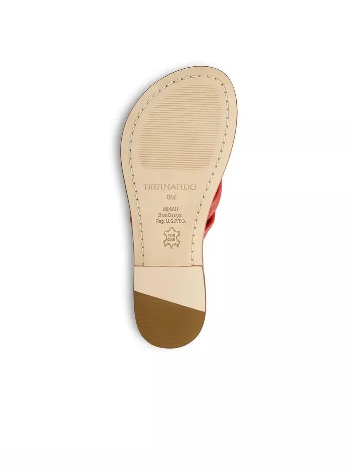 Сандалии Bernardo Miami Thong Bernardo Footwear — изображение 2 из 6, красный