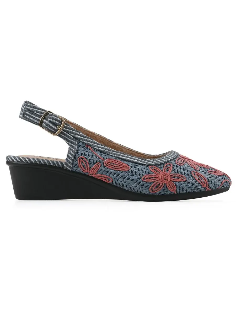 Женские туфли-лодочки Boris на танкетке Cliffs by White Mountain, Periwinkle Fabric — изображение 2 из 6
