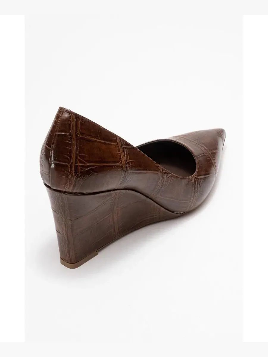 Туфли-лодочки на танкетке с острым мысом, модель Puera Prologue Shoes — изображение 3 из 3, коричневый