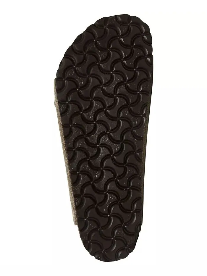 Мужские повседневные сандалии Arizona Suede Leather Soft Footbed от Finish Line Birkenstock — изображение 5 из 6, тауп