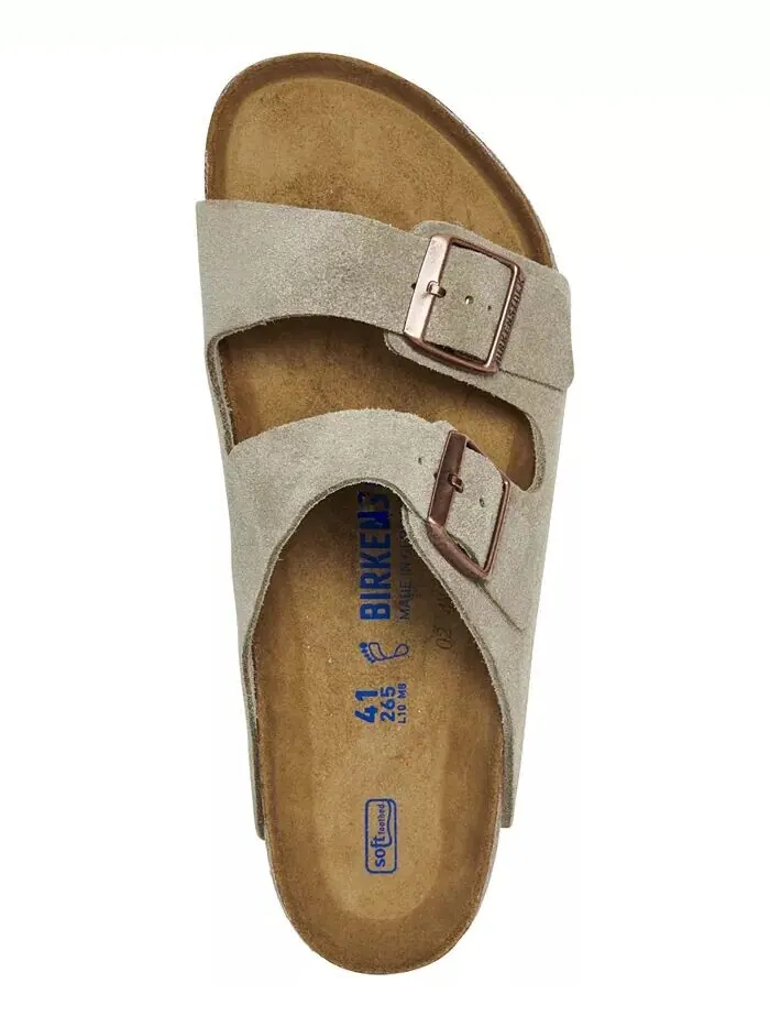 Мужские повседневные сандалии Arizona Suede Leather Soft Footbed от Finish Line Birkenstock — изображение 6 из 6, тауп