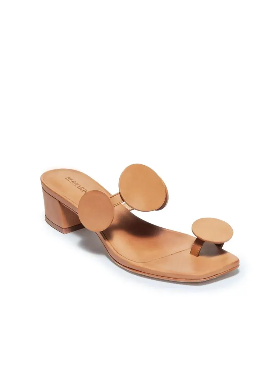 Женские сандалии на низком каблуке Jupiter Moon Bernardo Footwear — коричневый