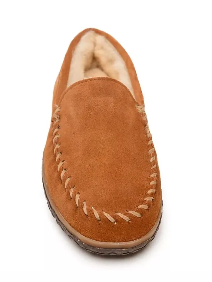 Мужские замшевые тапочки Tobie из овчины Minnetonka — изображение 9 из 10, коричневый