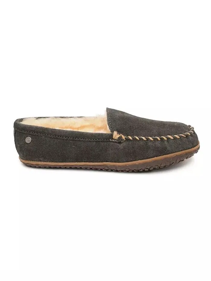 Мужские замшевые тапочки Tobie из овчины Minnetonka — изображение 2 из 11, темно-серый