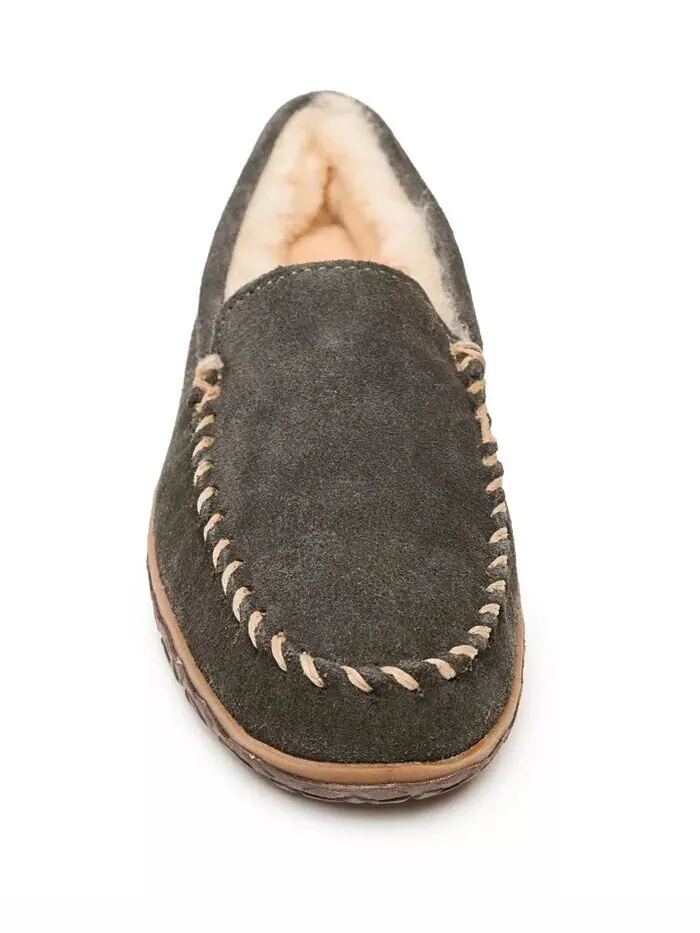 Мужские замшевые тапочки Tobie из овчины Minnetonka — изображение 9 из 11, темно-серый