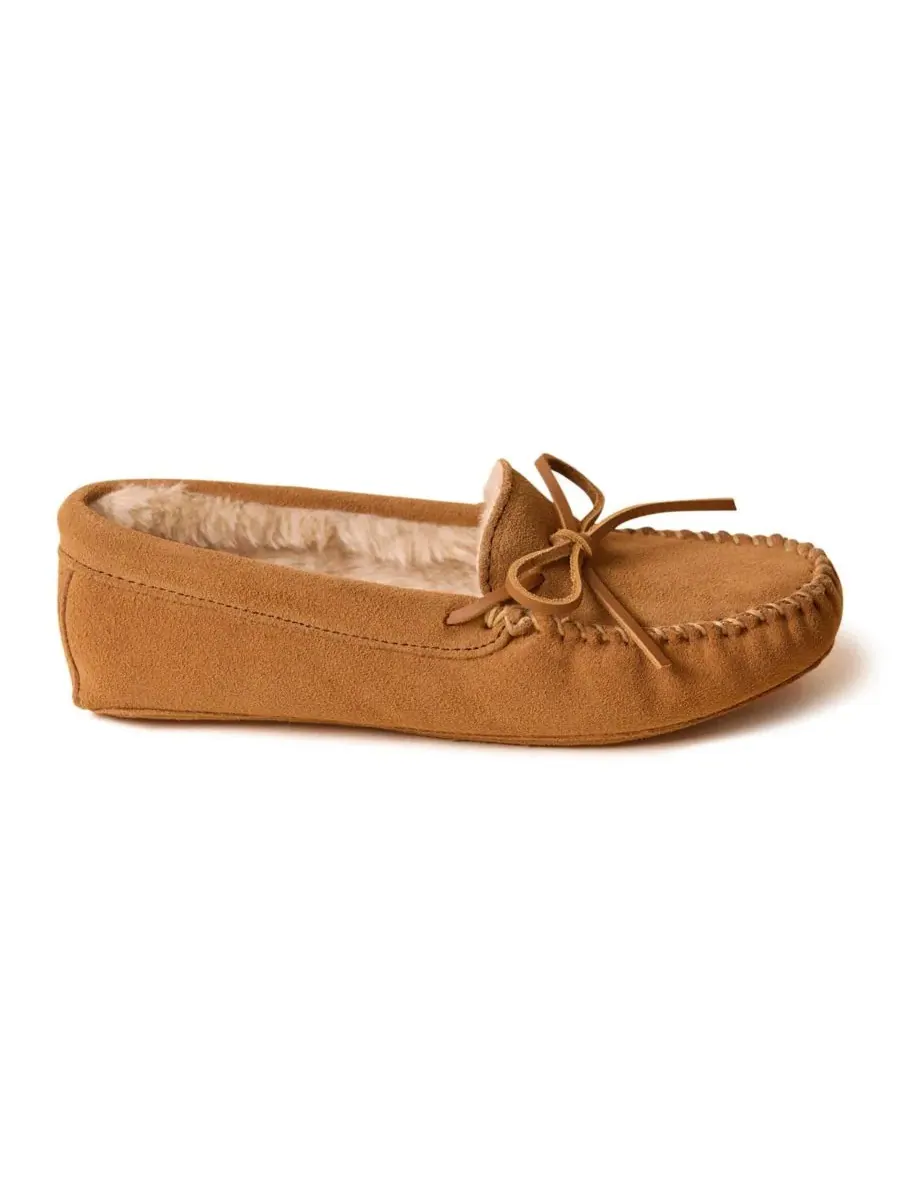 Женские замшевые тапочки с мягкой подошвой и ворсистой подкладкой Minnetonka — изображение 2 из 6, золотистый бежевый