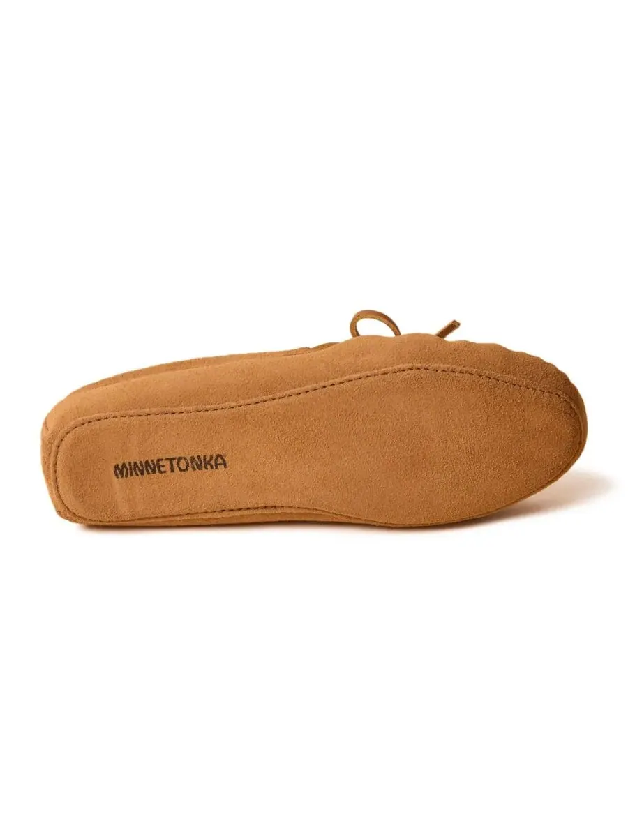 Женские замшевые тапочки с мягкой подошвой и ворсистой подкладкой Minnetonka — изображение 5 из 6, золотистый бежевый