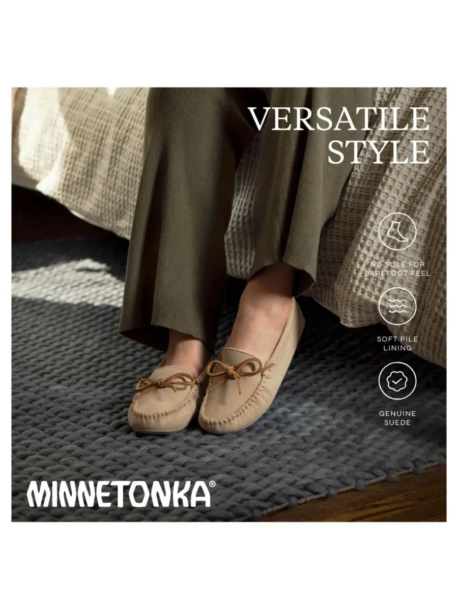 Женские замшевые тапочки с мягкой подошвой и ворсистой подкладкой Minnetonka — изображение 6 из 6, серый