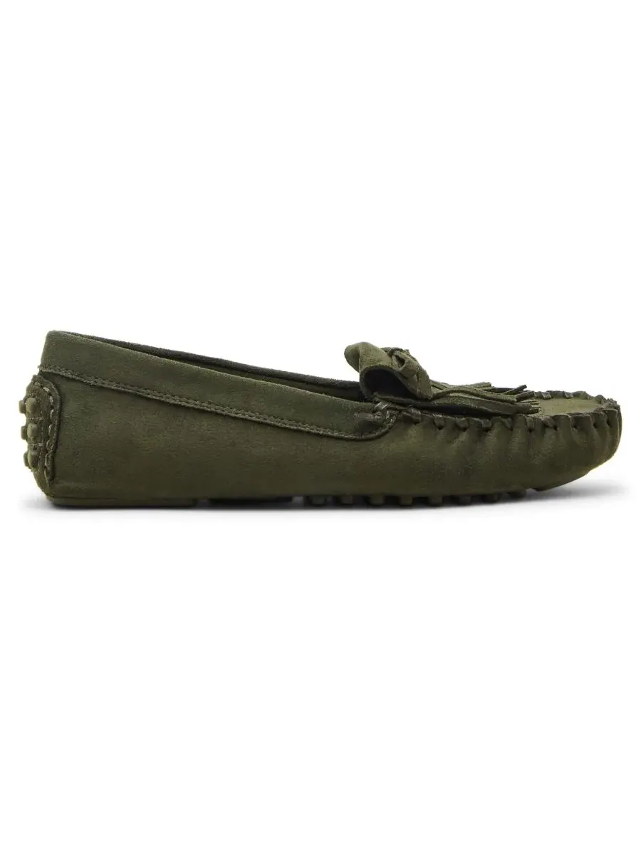Женские лоферы Cali Kiltie Driver Anne Klein, оливковый suede — изображение 2 из 7