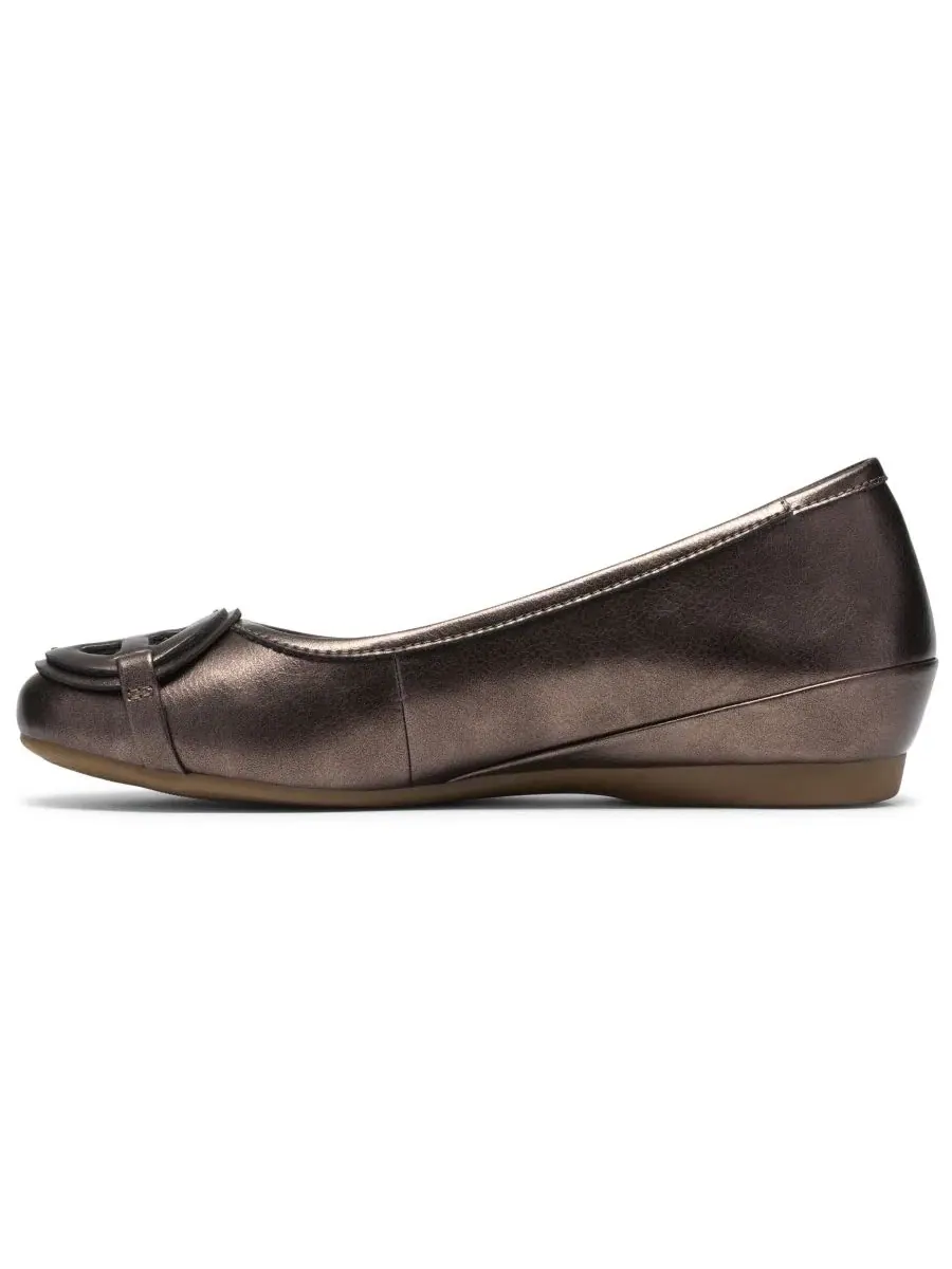 Женские туфли-лодочки Cathrynn Luna, бренд Clarks — изображение 6 из 6, золотистый