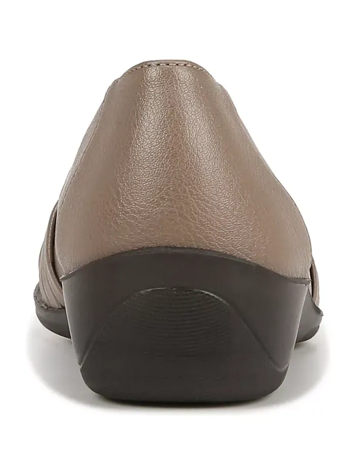 Женские балетки Incredible Slip On LifeStride — изображение 3 из 5, бежевый