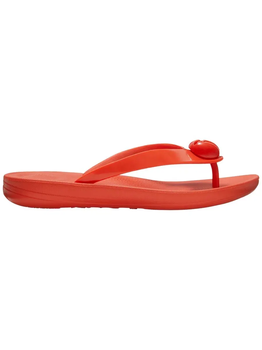 Женские сандалии Iqushion с глянцевыми пуговицами и без шнурков FitFlop, Cherry Tomato — изображение 2 из 7