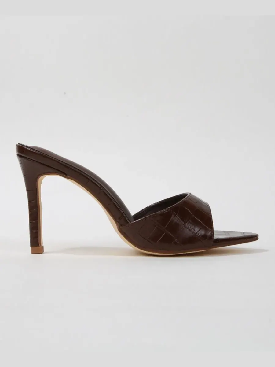 Босоножки-слайды Jessa Croc Embossed Stiletto Slide Sandals BERNESS — изображение 2 из 5, коричневый