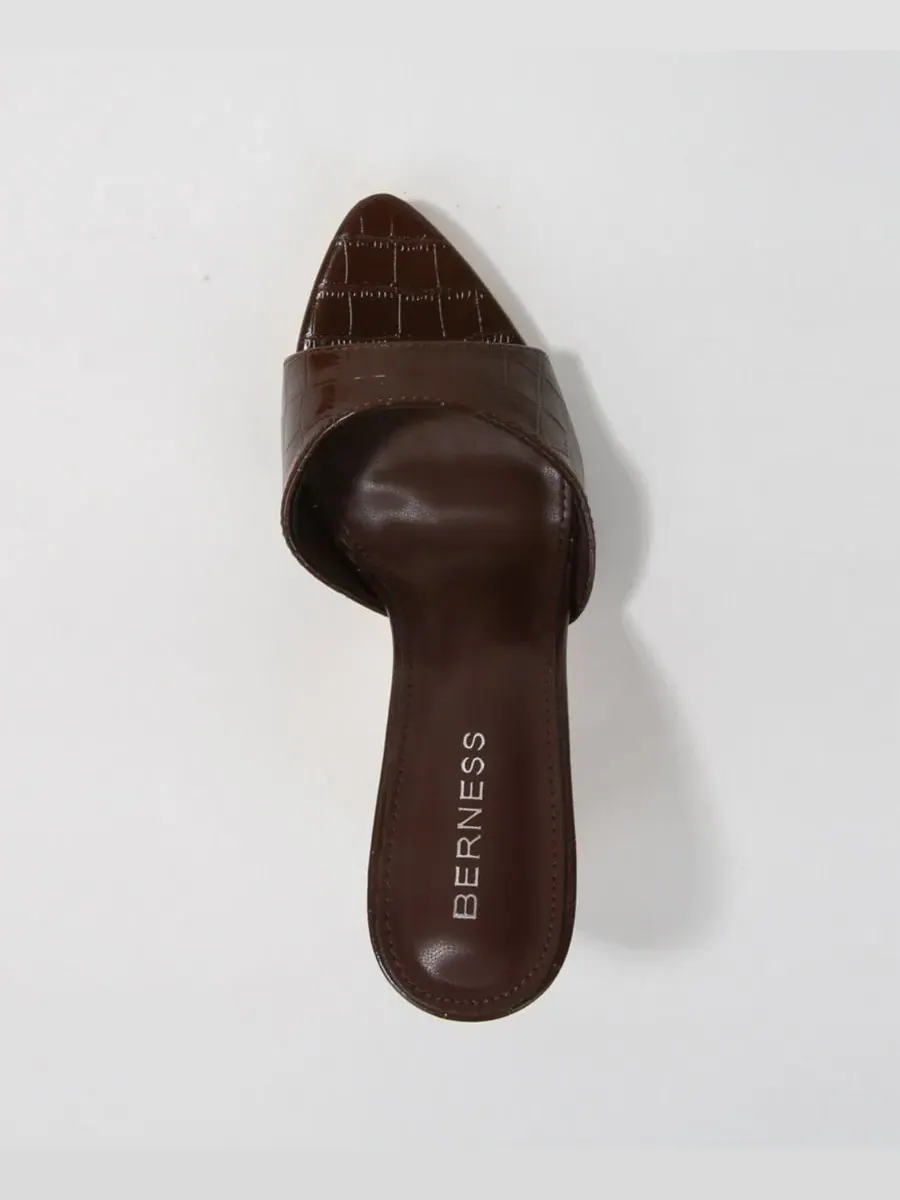 Босоножки-слайды Jessa Croc Embossed Stiletto Slide Sandals BERNESS — изображение 4 из 5, коричневый