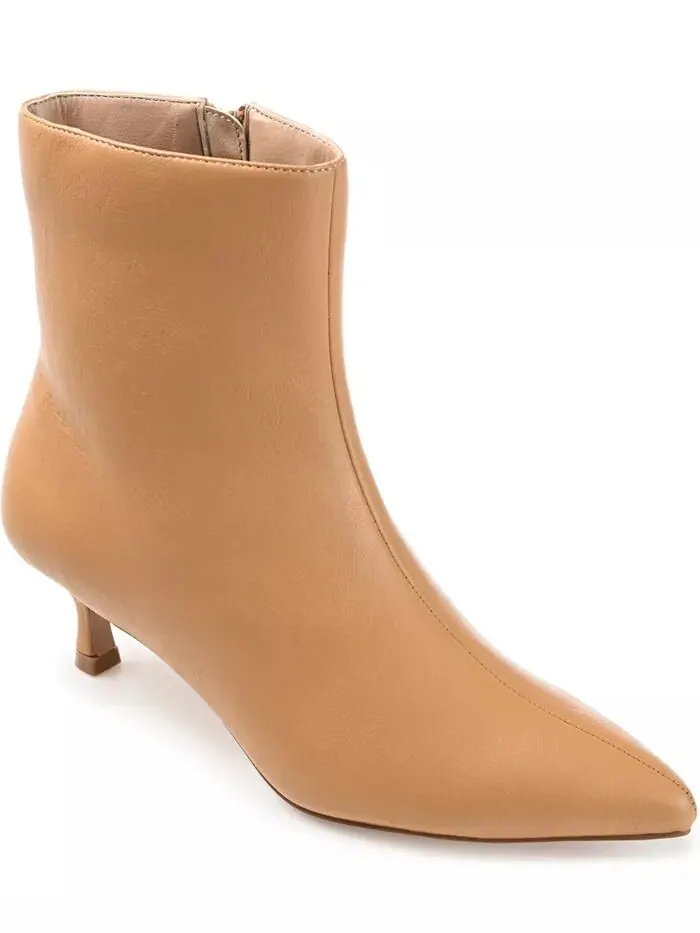 Женские ботильоны Arely Kitten Heel с острым носком Journee Collection — изображение 1 из 9, бежевый