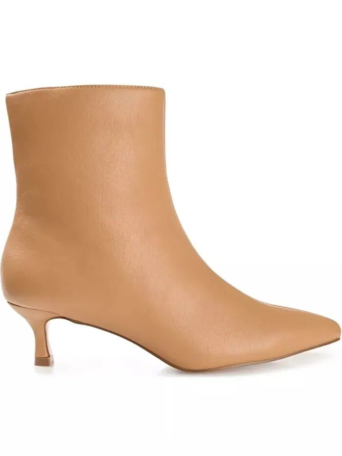 Женские ботильоны Arely Kitten Heel с острым носком Journee Collection — изображение 2 из 9, бежевый