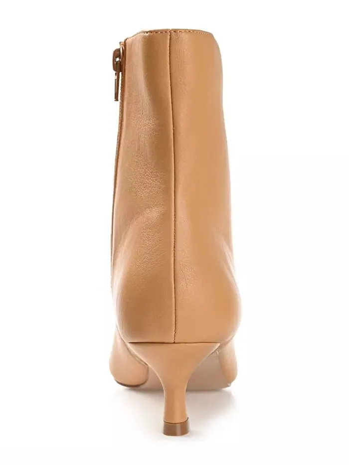 Женские ботильоны Arely Kitten Heel с острым носком Journee Collection — изображение 4 из 9, бежевый