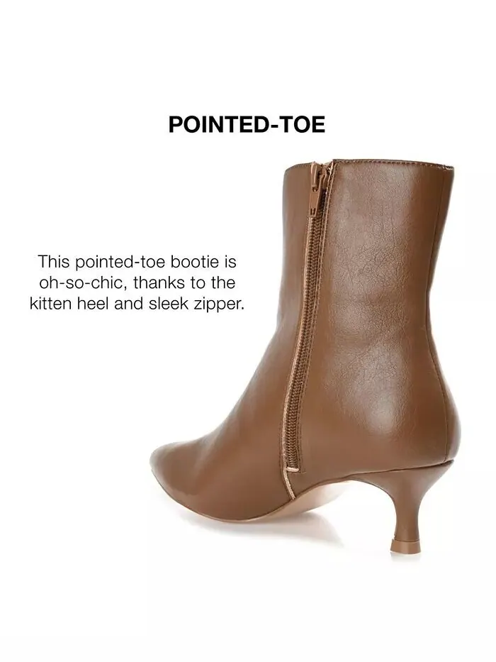 Женские ботильоны Arely Kitten Heel с острым носком Journee Collection — изображение 7 из 8, коричневый