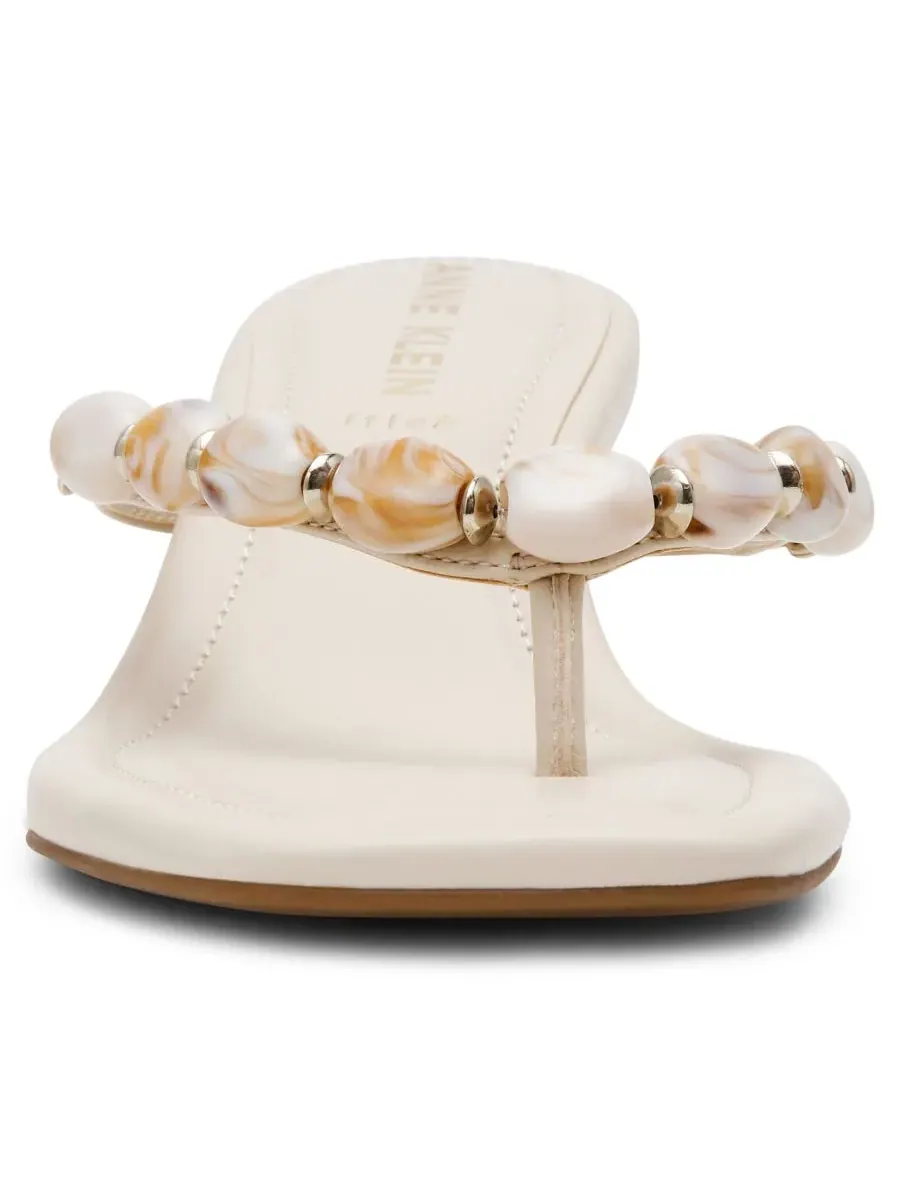 Женские сандалии-стринги Gwenn на невысоком каблуке Anne Klein — изображение 7 из 7, кость