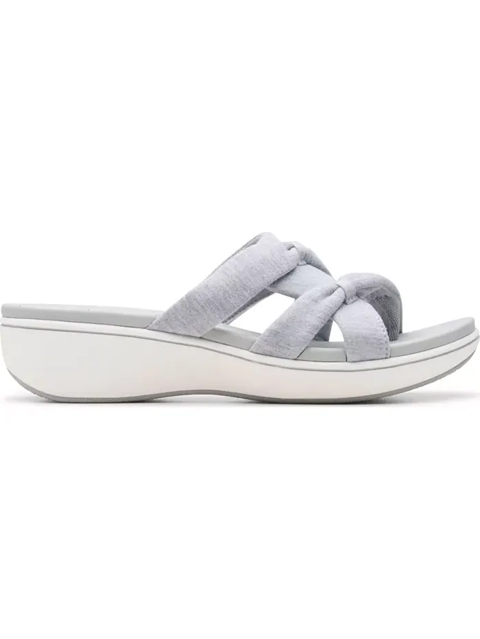 Сандалии Clarks Cloudsteppers Breeze Rae Cam Slip-On Flat — изображение 2 из 8, светлый серый