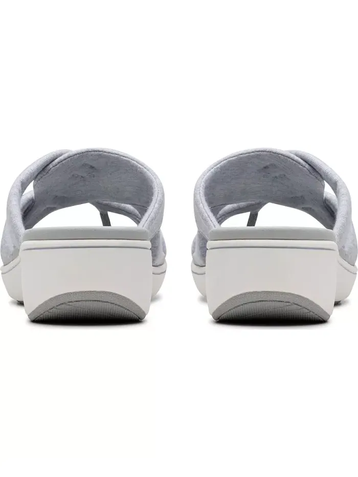 Сандалии Clarks Cloudsteppers Breeze Rae Cam Slip-On Flat — изображение 6 из 8, светлый серый