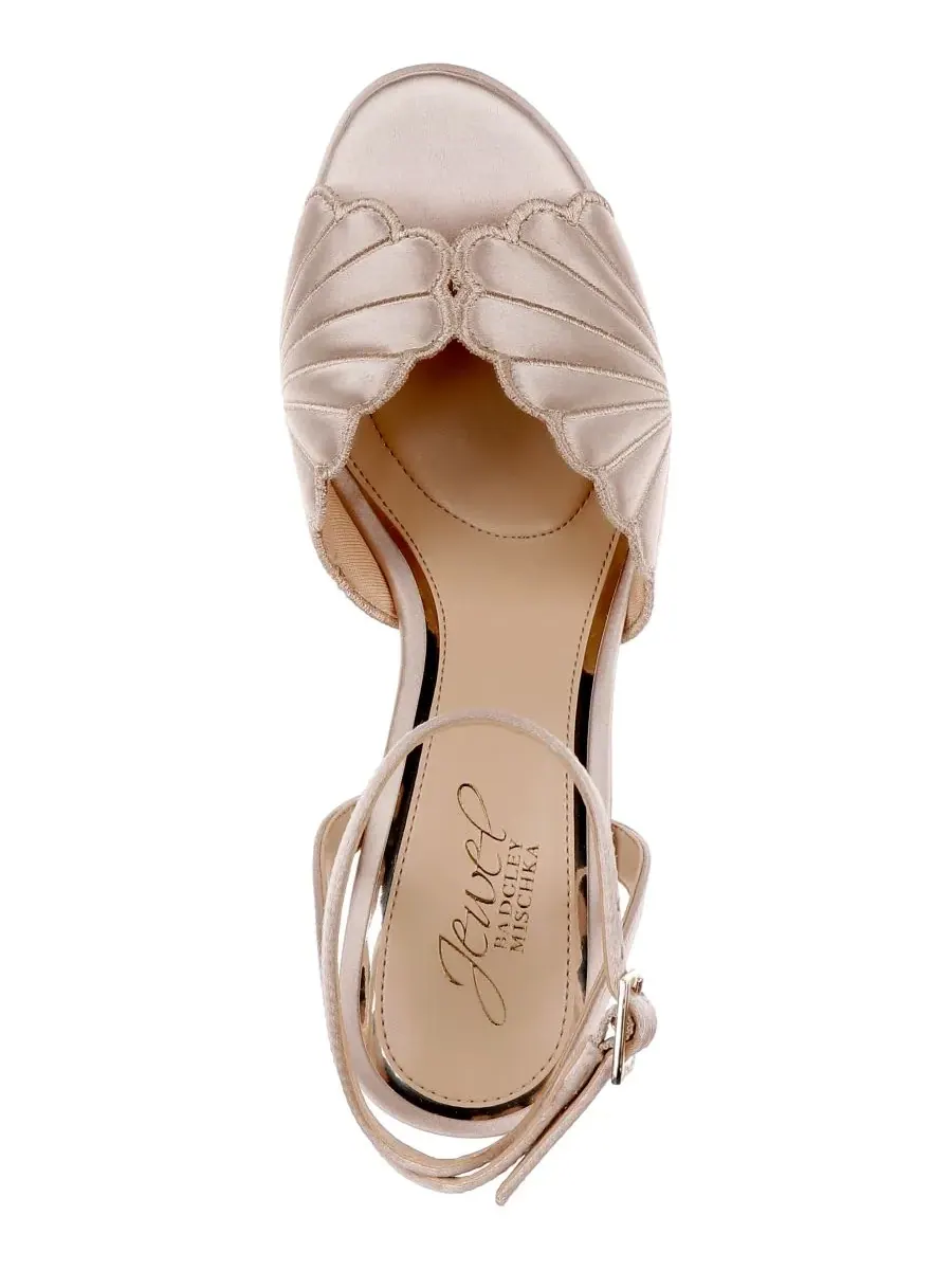 Женские сандалии на платформе Paola с миндалевидным носком Jewel Badgley Mischka, темно-nude satin — изображение 4 из 5