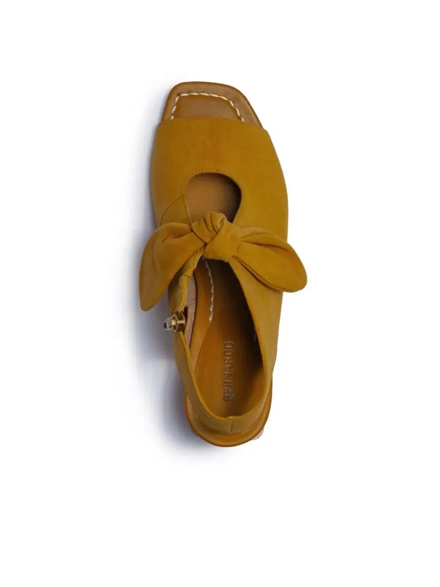 Ботинки-лодочки Lizzie на деревянном каблуке 5 см с бантом Bernardo Footwear — изображение 3 из 4, оранжевый