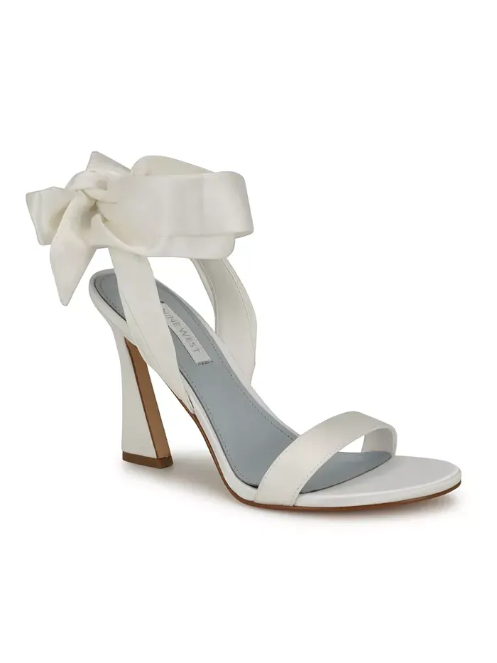 Женские босоножки Kelsie на скульптурном каблуке с переплетением на щиколотке Nine West