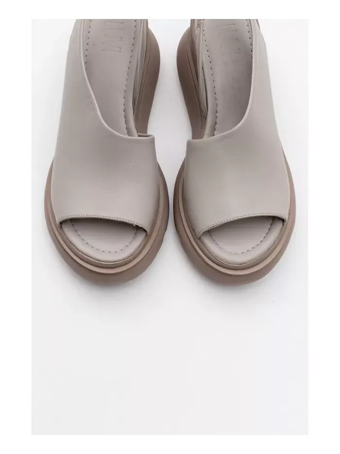 Женские сандалии Agusto на платформе из кожи Forever & Always Shoes — изображение 2 из 4, бежевый