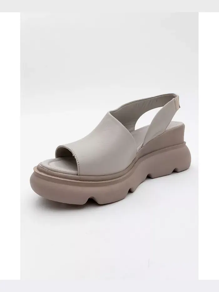 Женские сандалии Agusto на платформе из кожи Forever & Always Shoes — изображение 4 из 4, бежевый