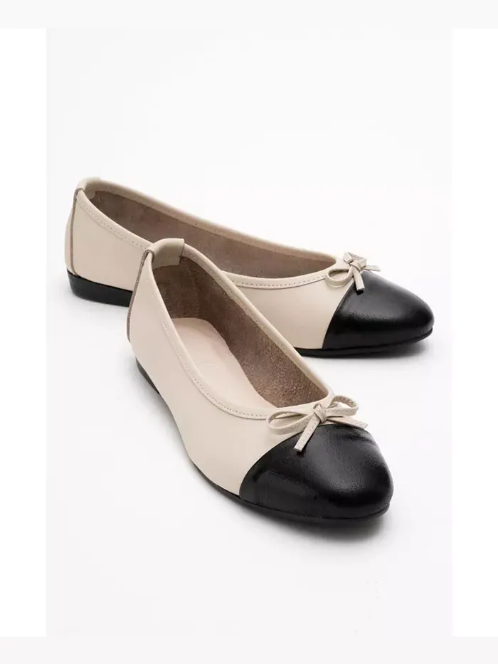 Балетки Rayne Cap Toe из кожи с мыском (женские) Forever & Always Shoes — изображение 1 из 4, бежевый черный