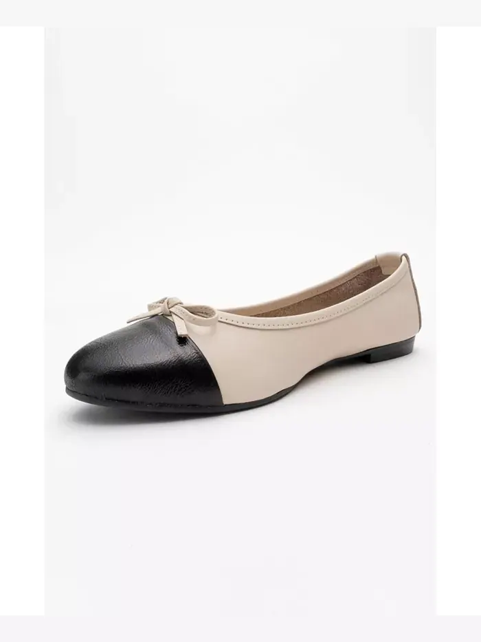 Балетки Rayne Cap Toe из кожи с мыском (женские) Forever & Always Shoes — изображение 2 из 4, бежевый черный
