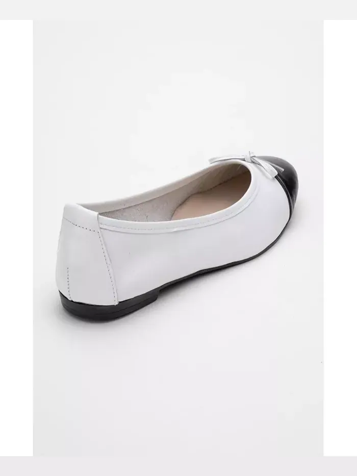 Балетки Rayne Cap Toe из кожи с мыском (женские) Forever & Always Shoes — изображение 2 из 4, белый черный