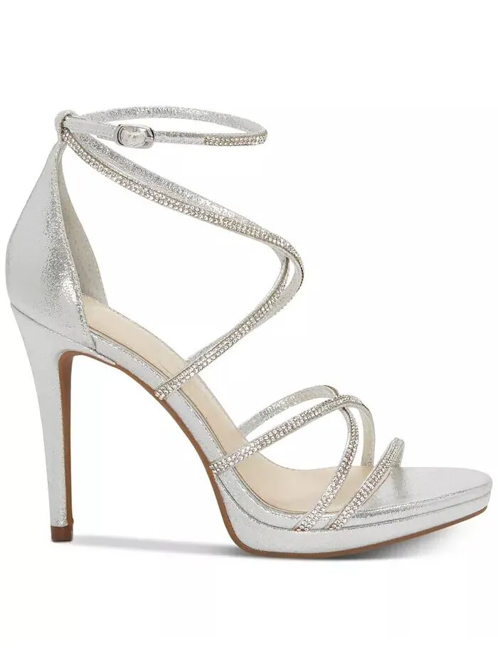 Женские босоножки Jaeya Strappy Rhinestone High Heel на каблуке Jessica Simpson — изображение 2 из 4, серебристый