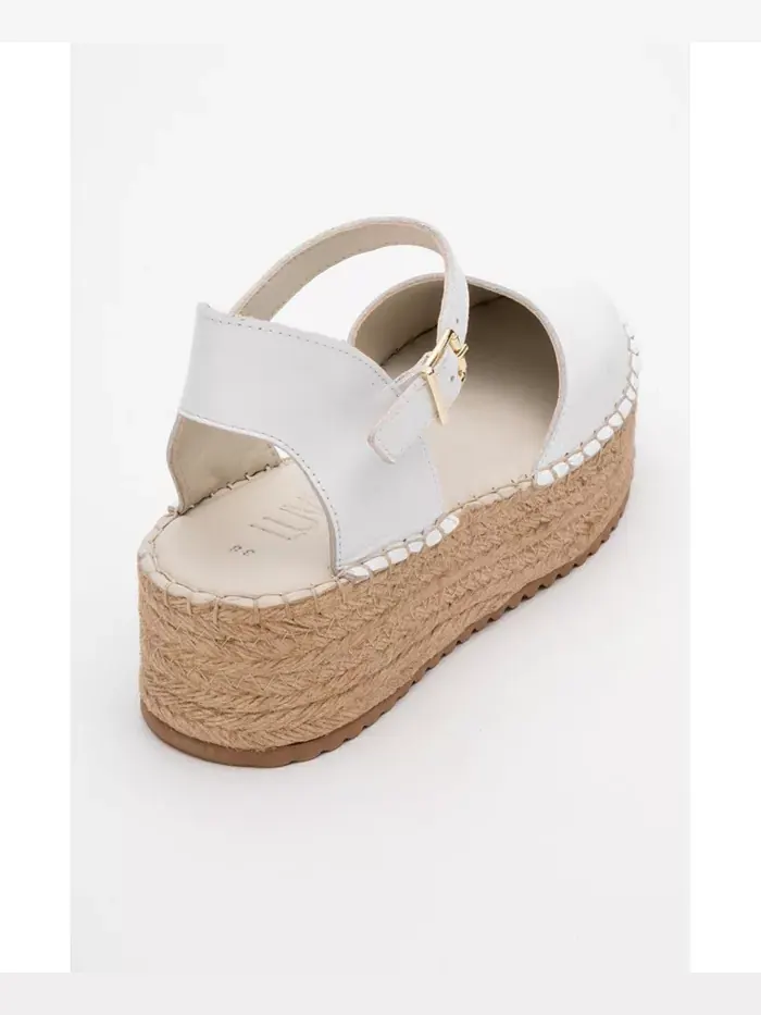 Босоножки Viba Leather Esprarille на платформе и танкетке Forever & Always Shoes — изображение 4 из 4, белый