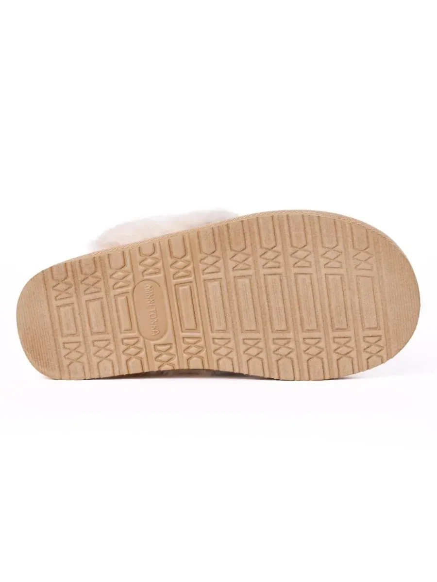 Женские тапочки с узором и искусственным мехом, модель Chesney Patterned Minnetonka — изображение 7 из 7, коричневый