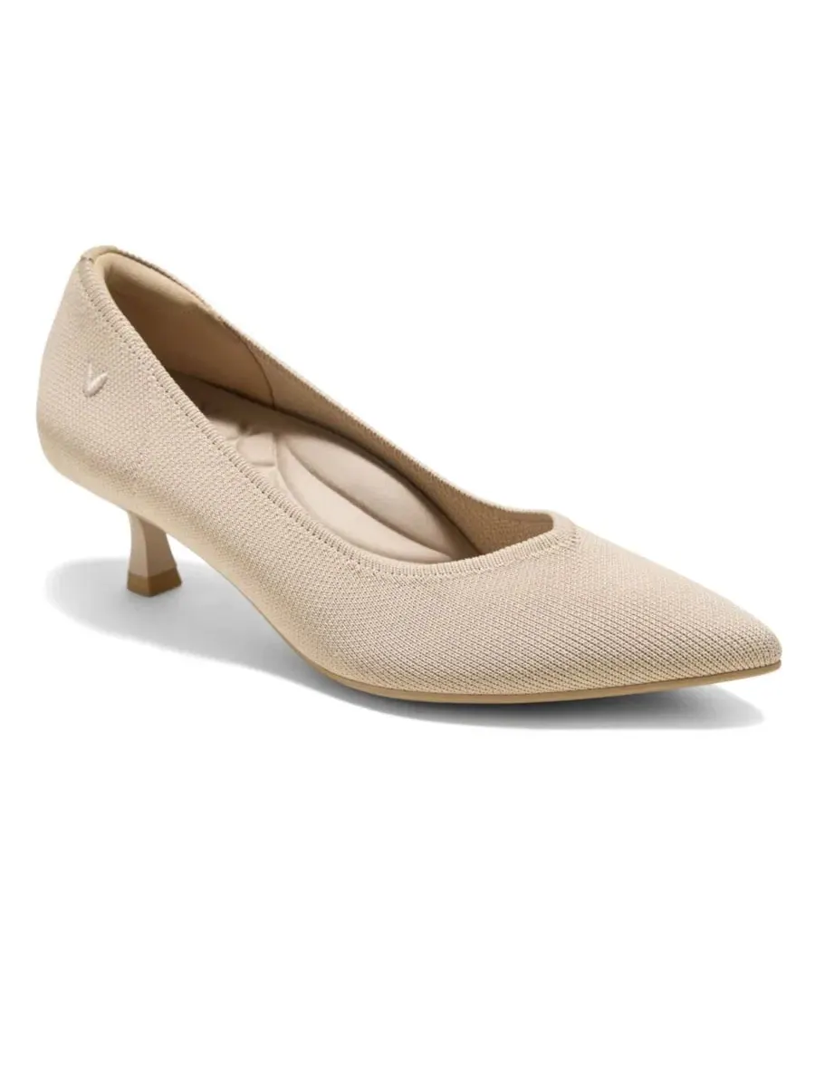 Туфли-лодочки Scarlett Pointed-Toe Kitten Heels VIVAIA — изображение 1 из 5, миндальный