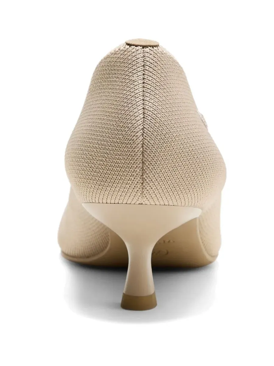 Туфли-лодочки Scarlett Pointed-Toe Kitten Heels VIVAIA — изображение 3 из 5, миндальный