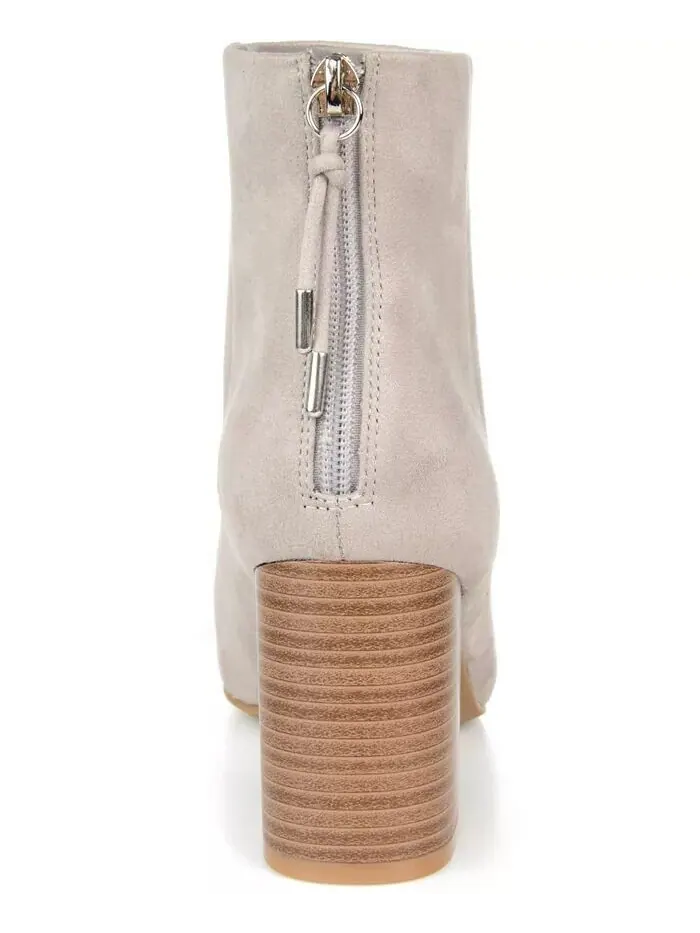 Женские ботильоны Audrina Stacked Heel Dress Booties Journee Collection — изображение 8 из 9, оливковый